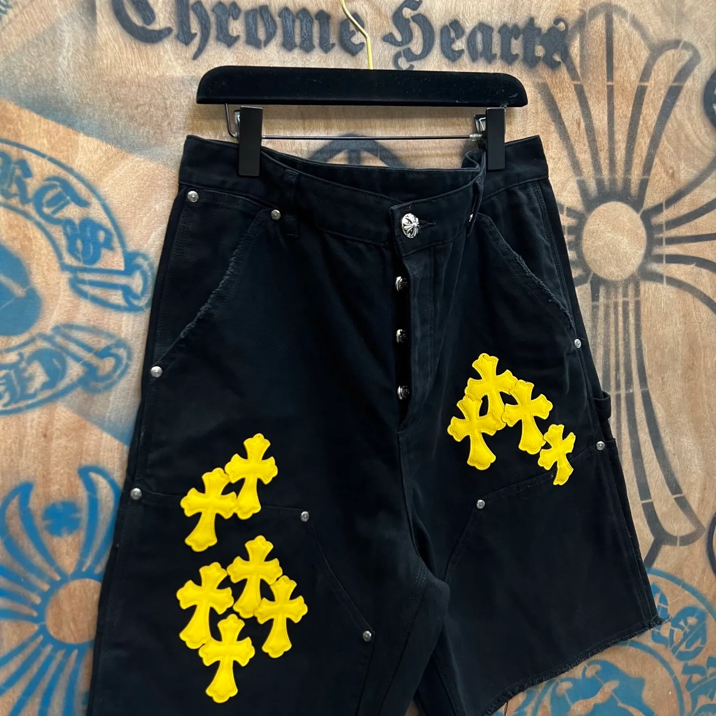 P520 chrome hearts limited series new city limited jeans Chrome Hearts city limited denim shorts vintage levis American made 501 505 517 base version remake Levis American made 501 base version imported sheepskin 925 silver remake Customers provide waist and pants length or height and weight. The studio will select the most suitable base version for you to remake. There are many people doing remakes in the market. Don’t belittle or comment. The difference is visible to the naked eye. See and compare for yourself #CHROME HEARTS Unisex style